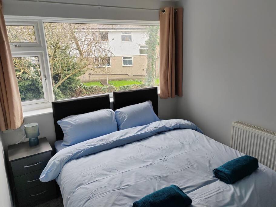 Cosy Brighouse 3 Bed House-Great For Contractors Apartment Bagian luar foto