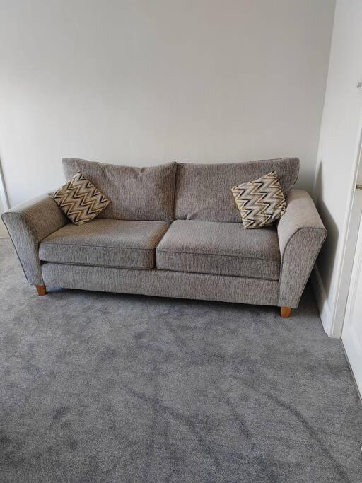 Cosy Brighouse 3 Bed House-Great For Contractors Apartment Bagian luar foto