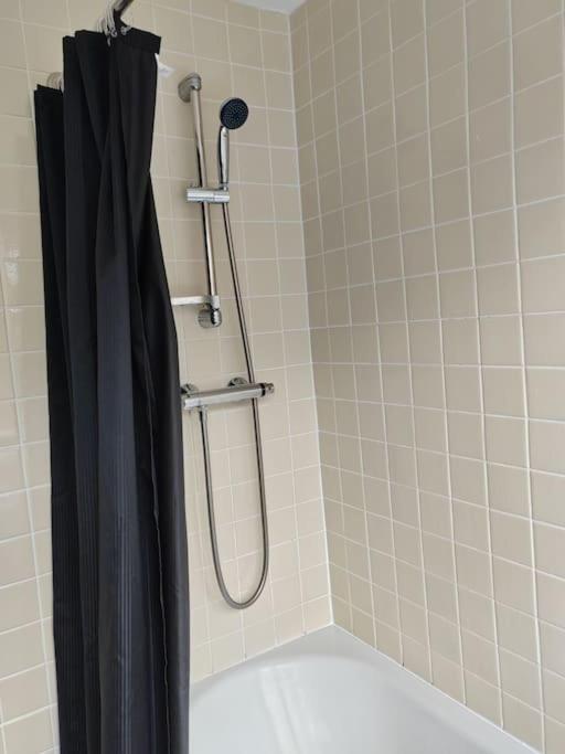 Cosy Brighouse 3 Bed House-Great For Contractors Apartment Bagian luar foto
