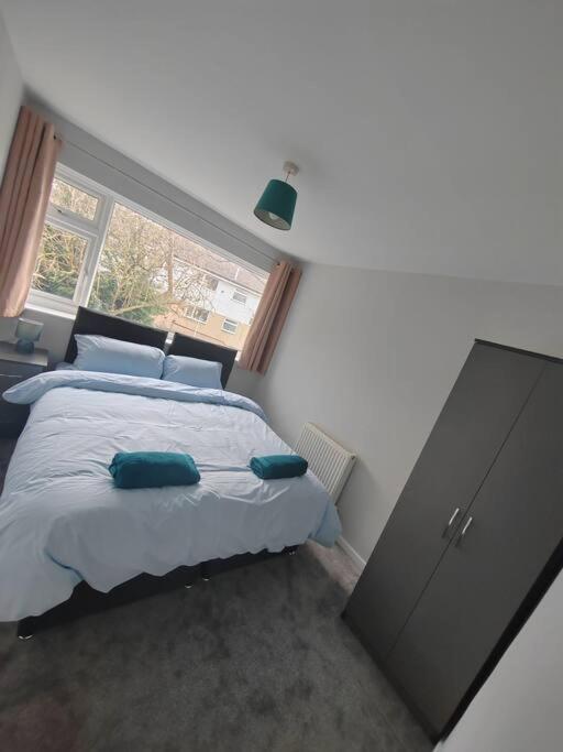 Cosy Brighouse 3 Bed House-Great For Contractors Apartment Bagian luar foto