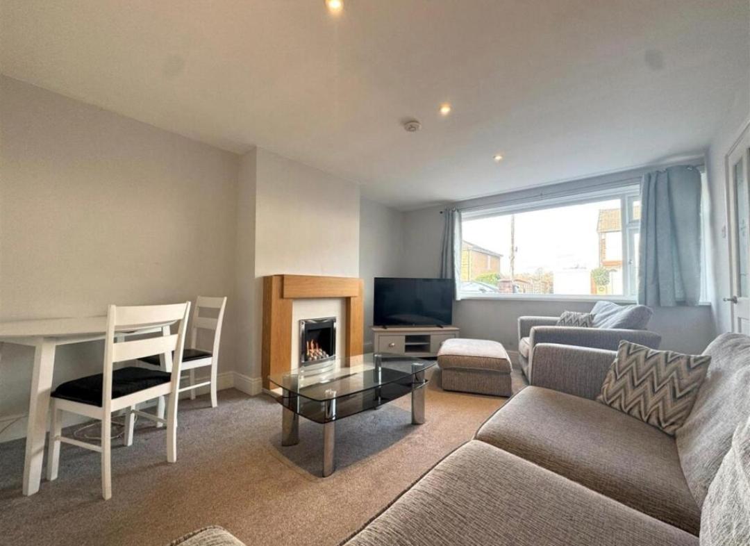 Cosy Brighouse 3 Bed House-Great For Contractors Apartment Bagian luar foto