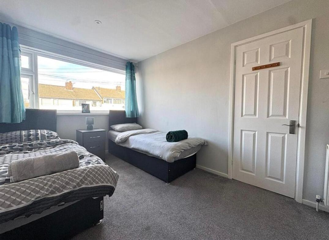 Cosy Brighouse 3 Bed House-Great For Contractors Apartment Bagian luar foto