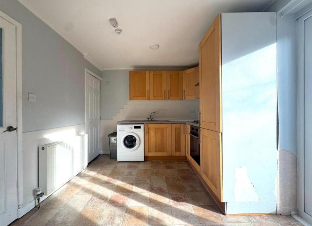 Cosy Brighouse 3 Bed House-Great For Contractors Apartment Bagian luar foto