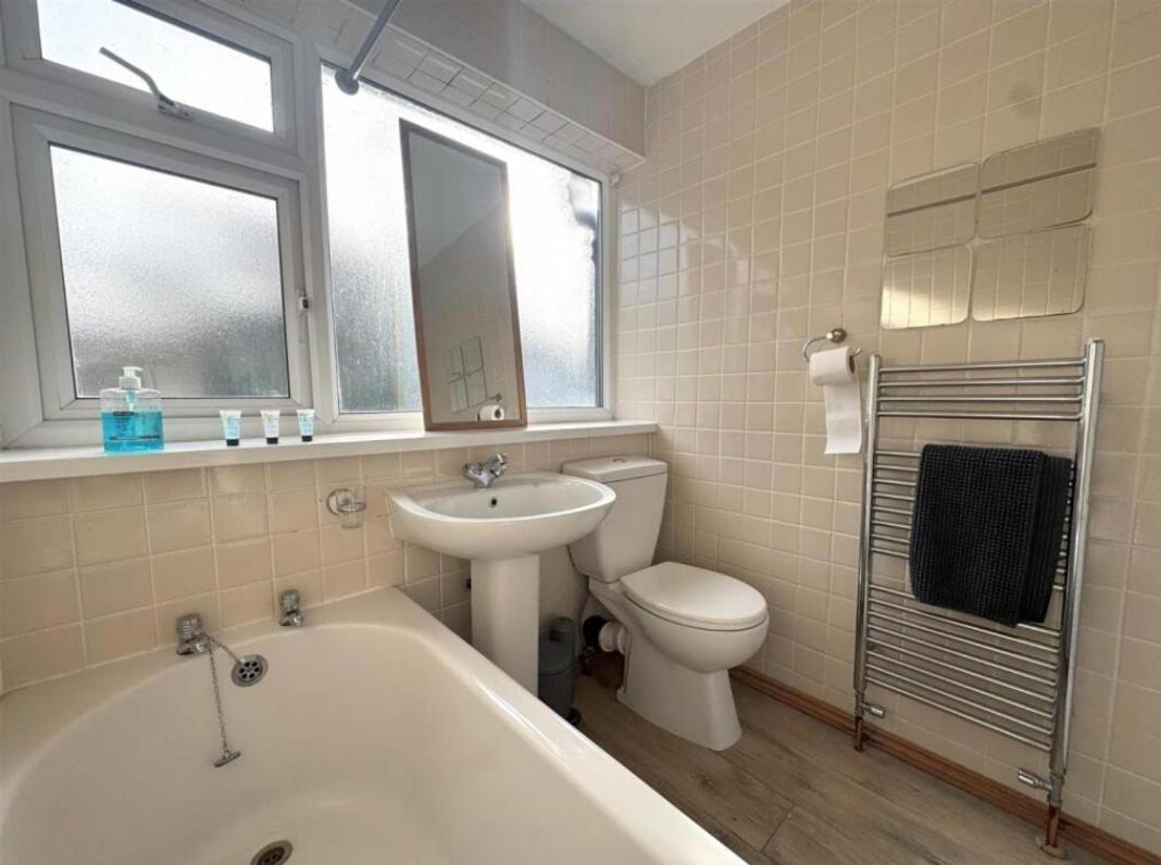 Cosy Brighouse 3 Bed House-Great For Contractors Apartment Bagian luar foto