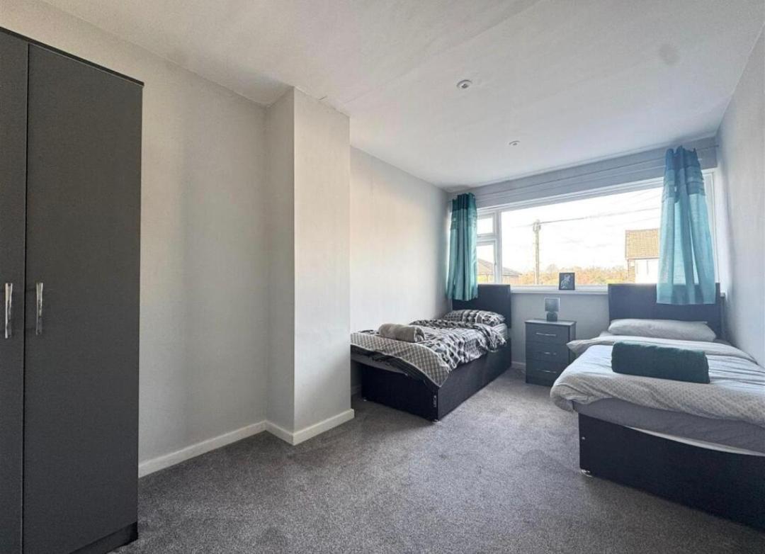 Cosy Brighouse 3 Bed House-Great For Contractors Apartment Bagian luar foto